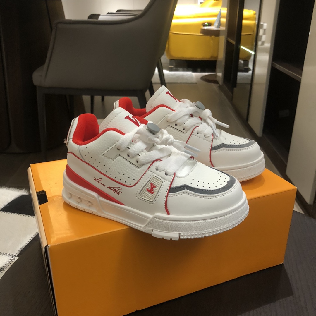 Children's shoes child